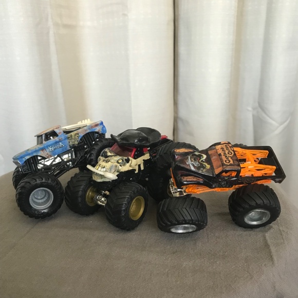 Set of six Monster truck matchbox cars - Picture 2 of 15